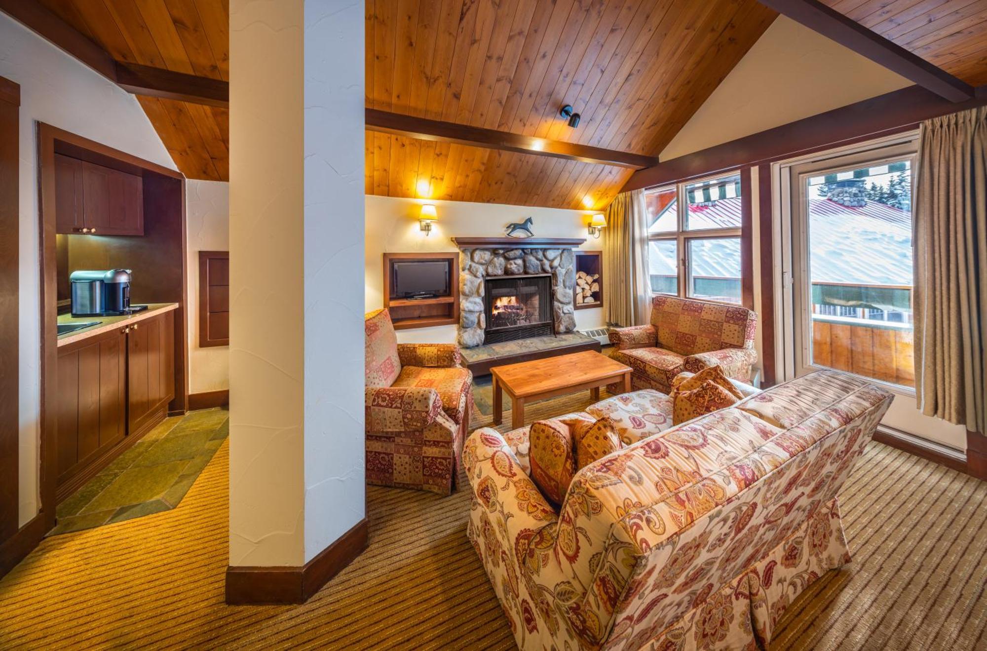 Post Hotel & Spa Lake Louise Eksteriør bilde