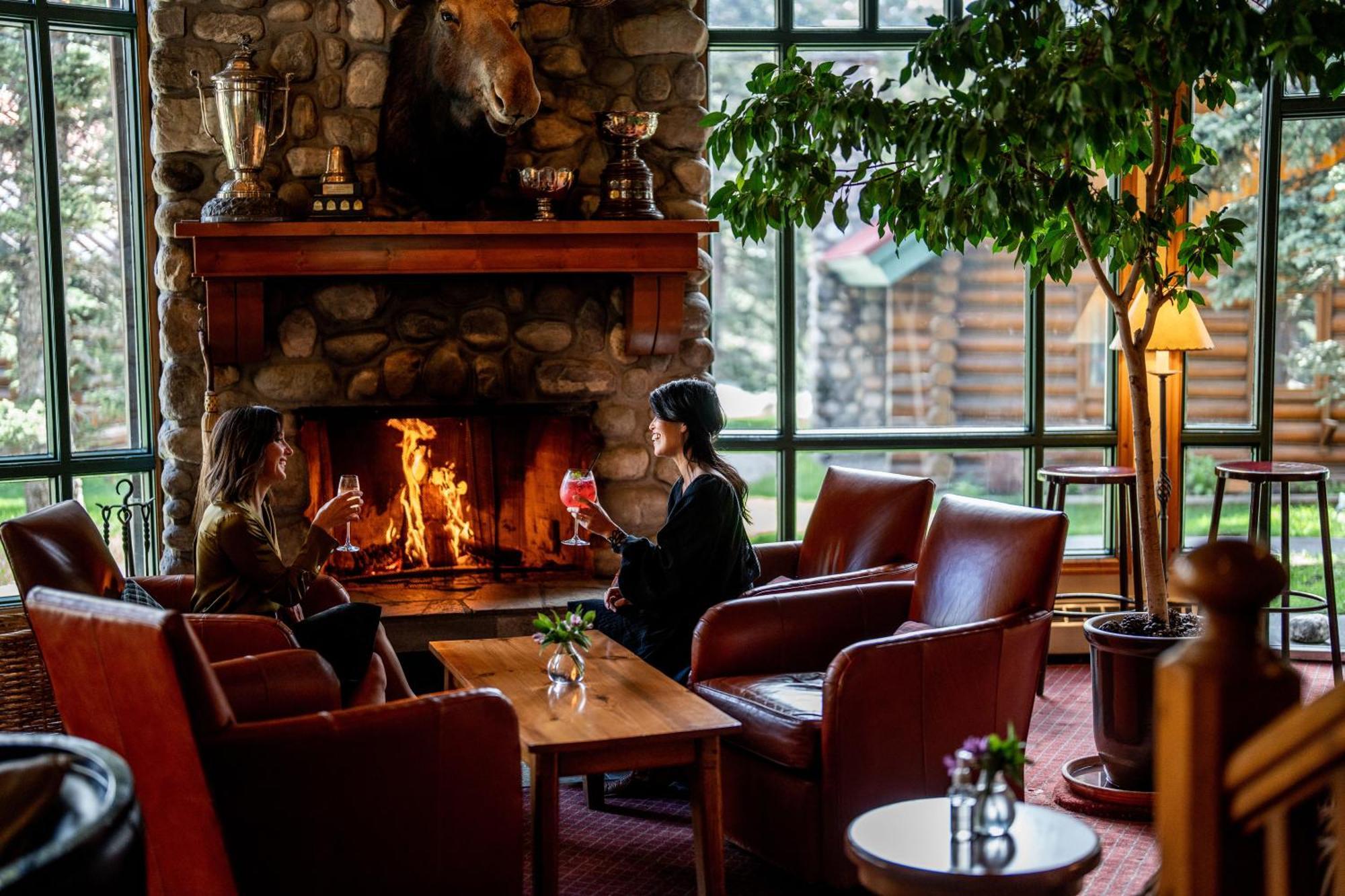 Post Hotel & Spa Lake Louise Eksteriør bilde
