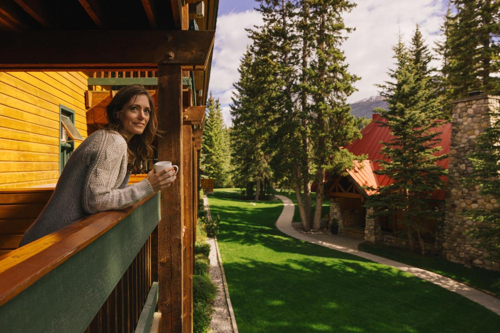 Post Hotel & Spa Lake Louise Eksteriør bilde