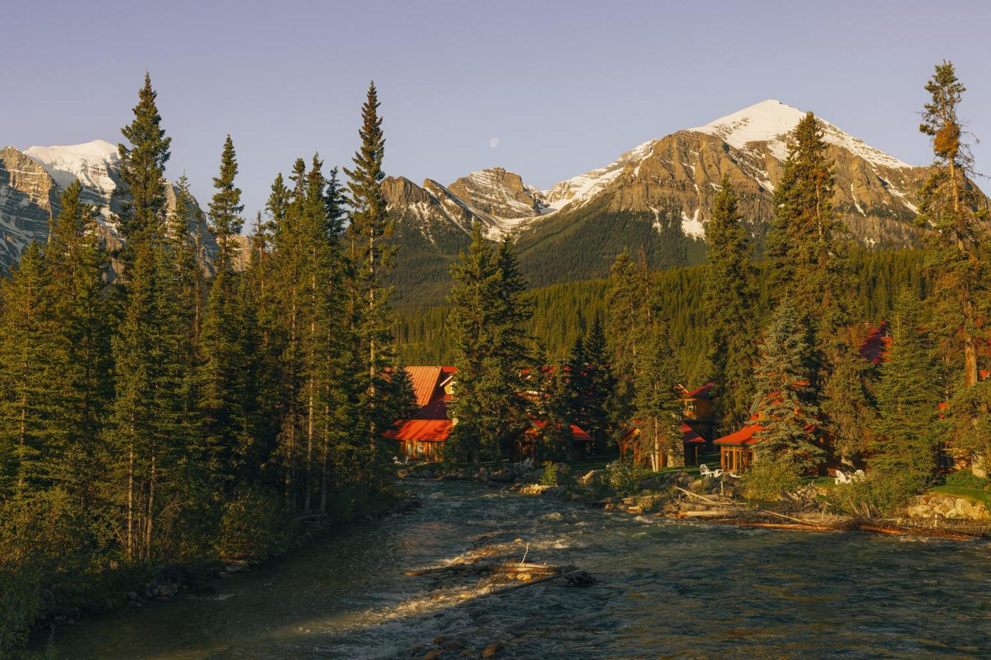 Post Hotel & Spa Lake Louise Eksteriør bilde