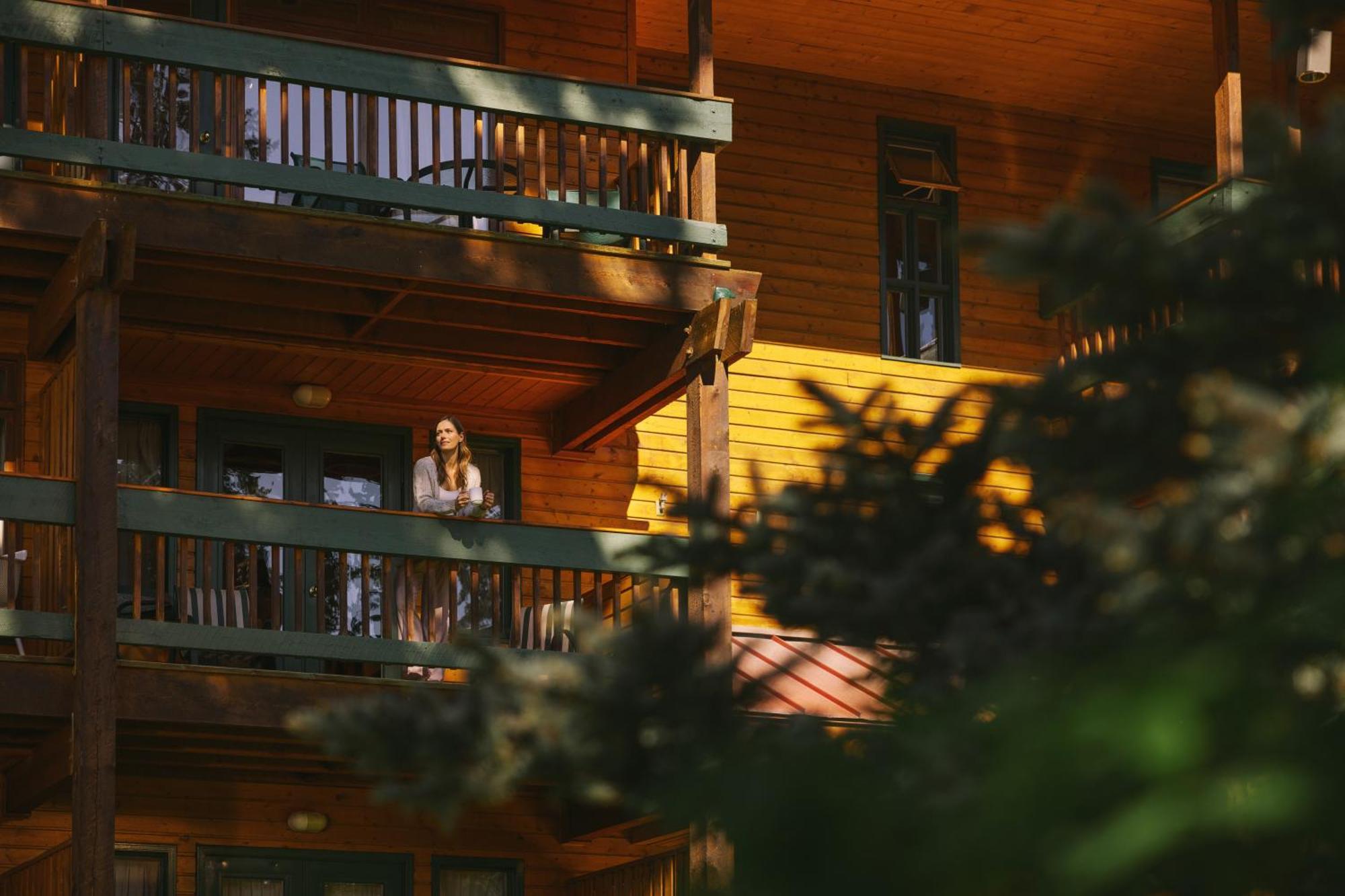 Post Hotel & Spa Lake Louise Eksteriør bilde