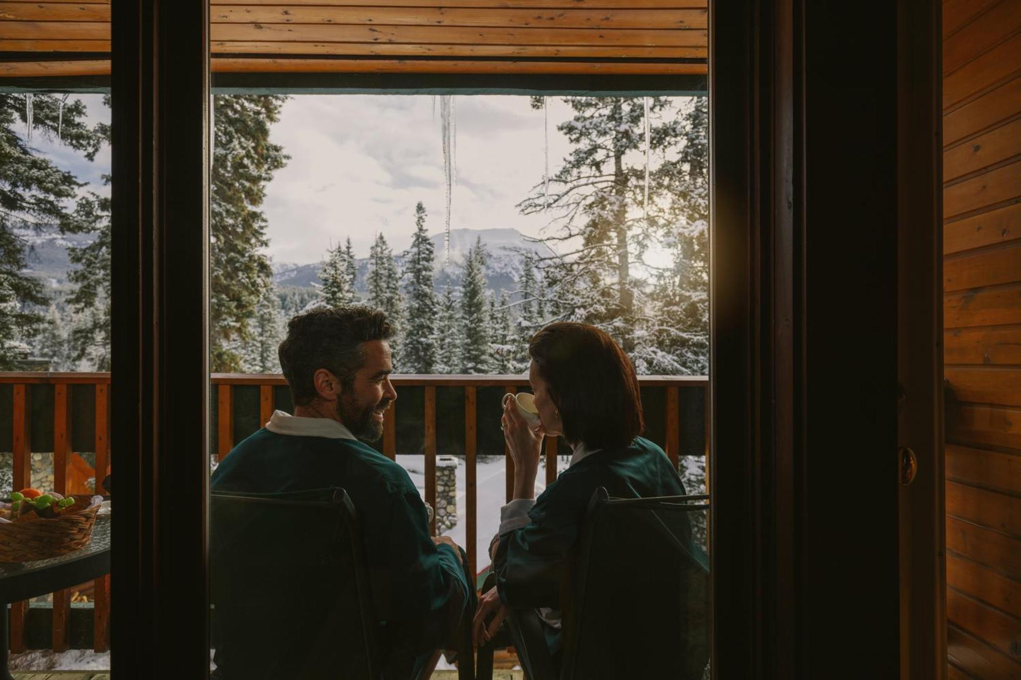 Post Hotel & Spa Lake Louise Eksteriør bilde