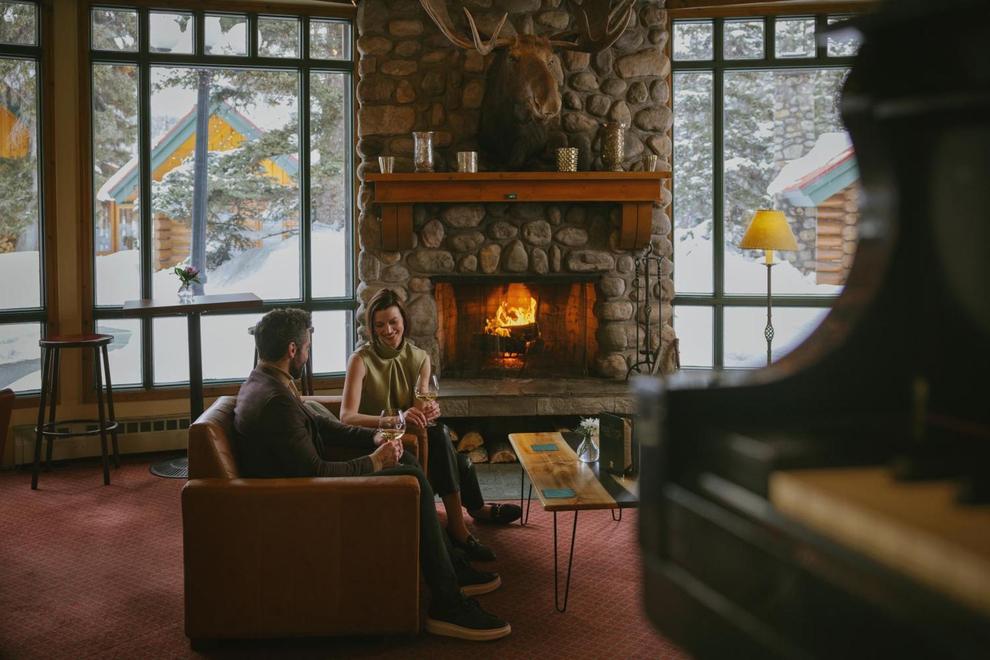 Post Hotel & Spa Lake Louise Eksteriør bilde